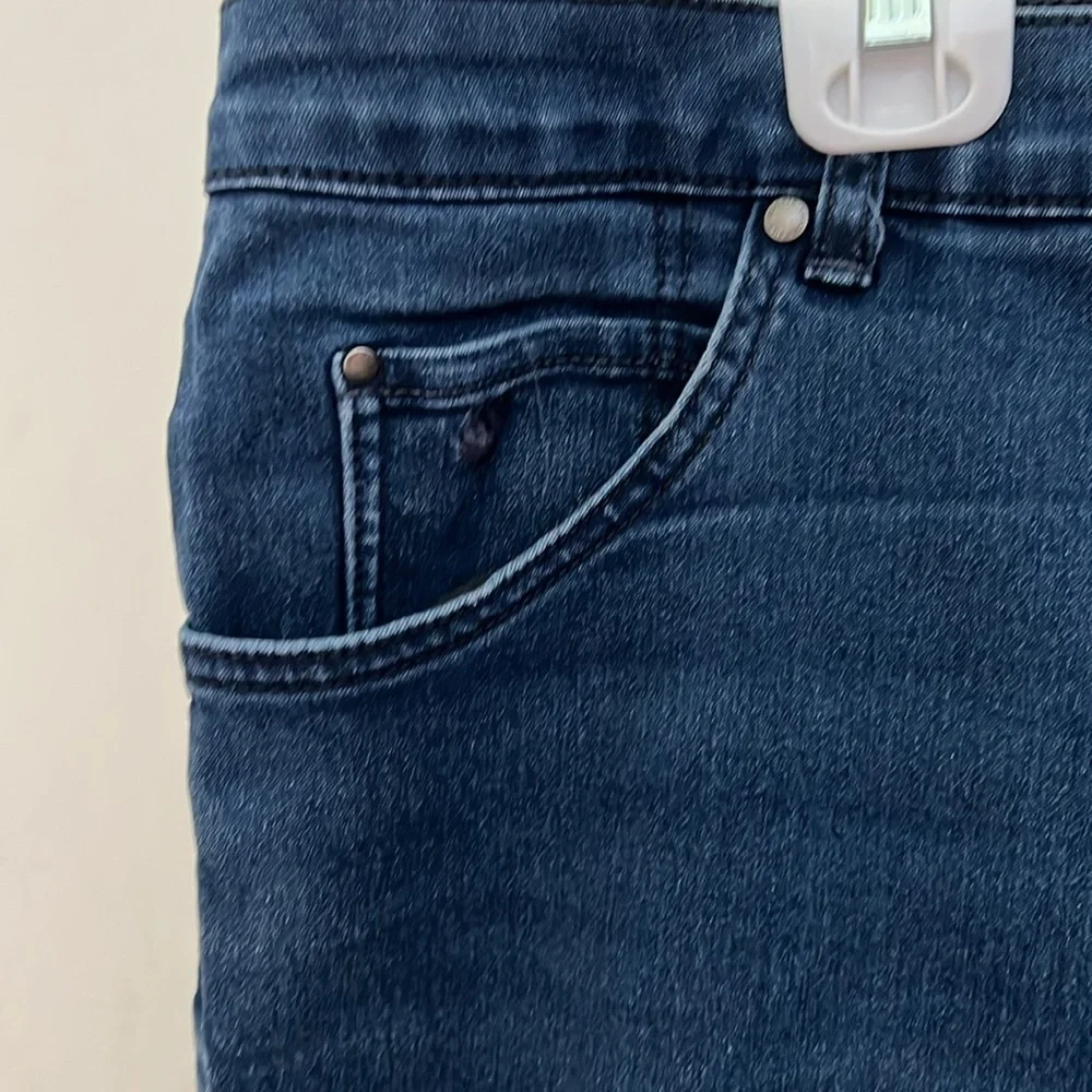 Gloria Vanderbilt Super Amanda Slim Leg Blue Jeans. Size:  20W